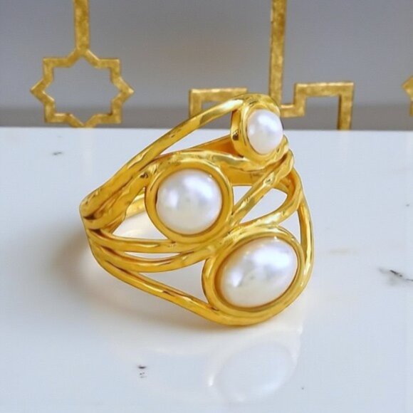 🆕 18K Gold Plated Adjustable Ring With Faux Pearls Artistic Trendy Swirl Design - Picture 1 of 14